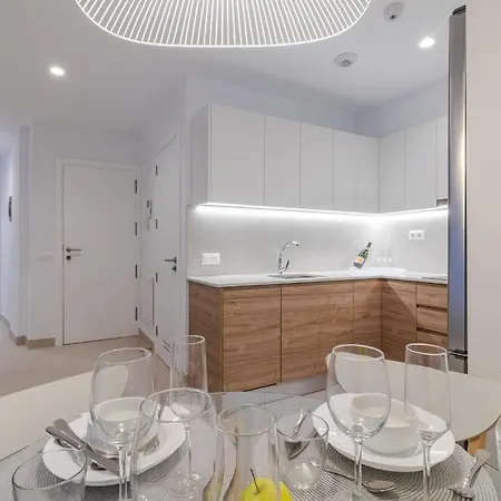 Flatguest Viriato - Wifi - Ac - Terraza Compartida Apartment *
