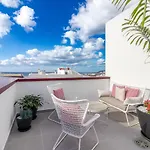 Modern Apartment - Shared Rooftop - Las Canteras Apartment *